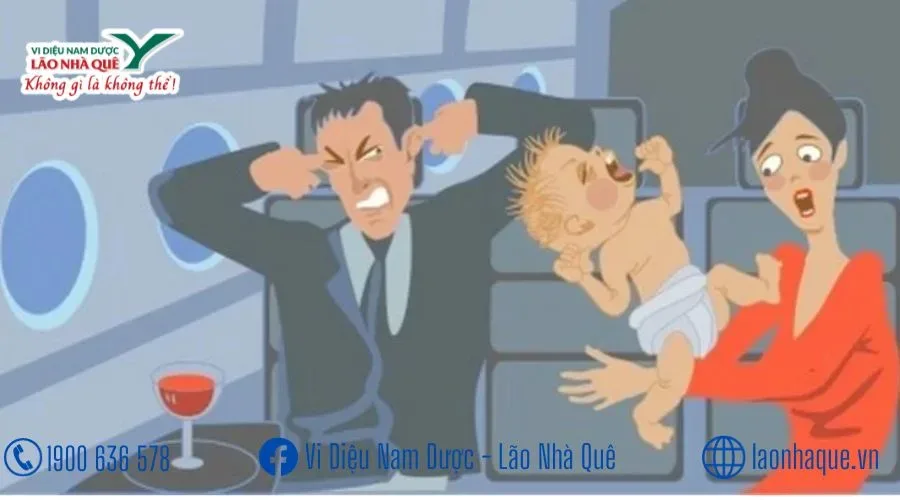 Bé đi máy bay kêu khóc vật vã