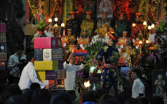 Chuyện hầu đồng