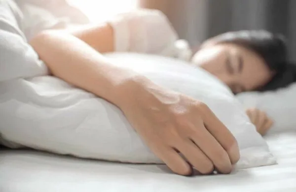 Nhức mỏi, buồn bực chân tay, vật vã khó ngủ